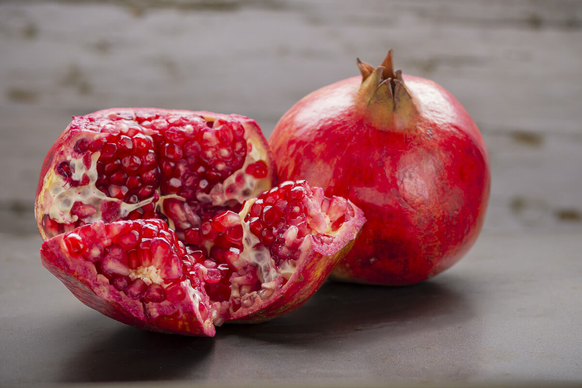 Pomegranate - © 2021 David J Thielen Lethbridge Photographer - 2x3 - 20230320-Pomegranette00655